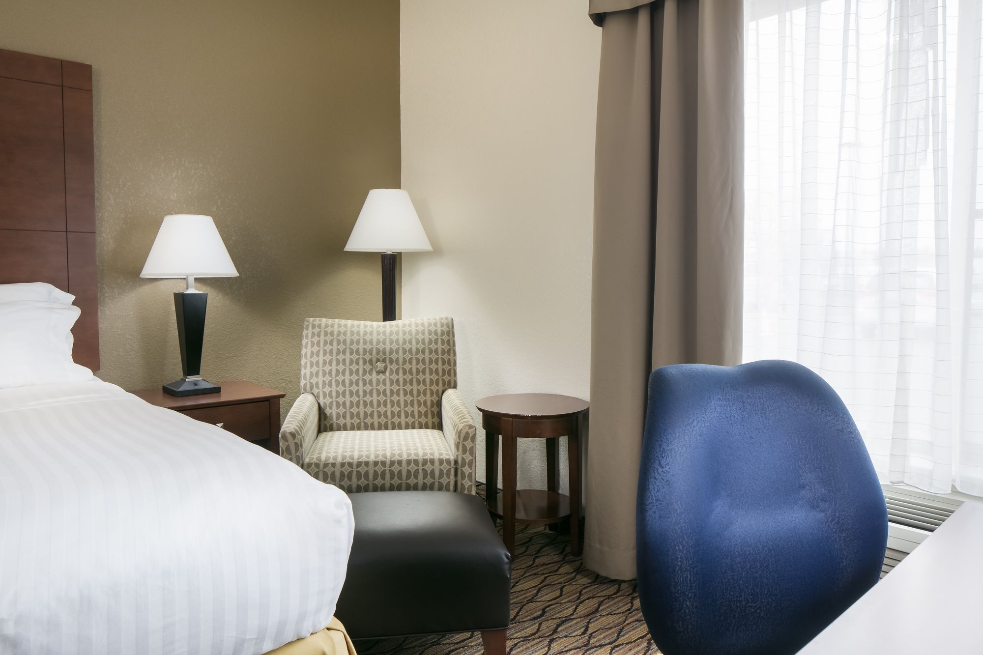 Holiday Inn Express & Suites Clinton, an Ihg Hotel