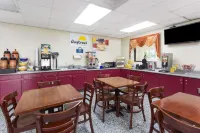 Days Inn & Suites by Wyndham Peachtree Corners/Norcross Các khách sạn gần Brenau University North Atlanta
