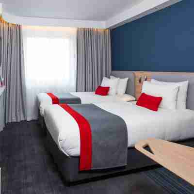 Holiday Inn Express London - Luton Airport Rooms