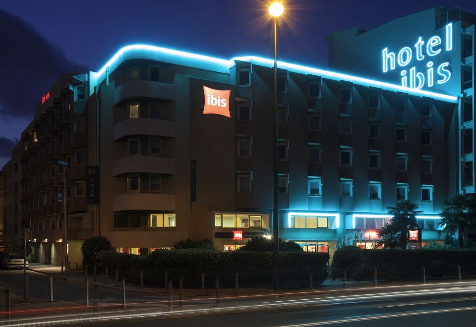 1. 이비스 니스 아..