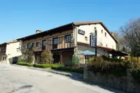 La Casona de Revolgo Hotel dekat Santillana del Mar