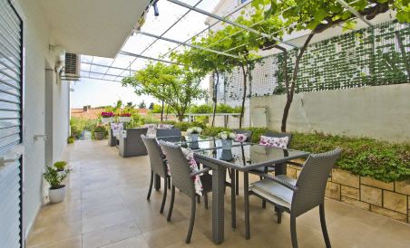Violeta Hvar - Housity