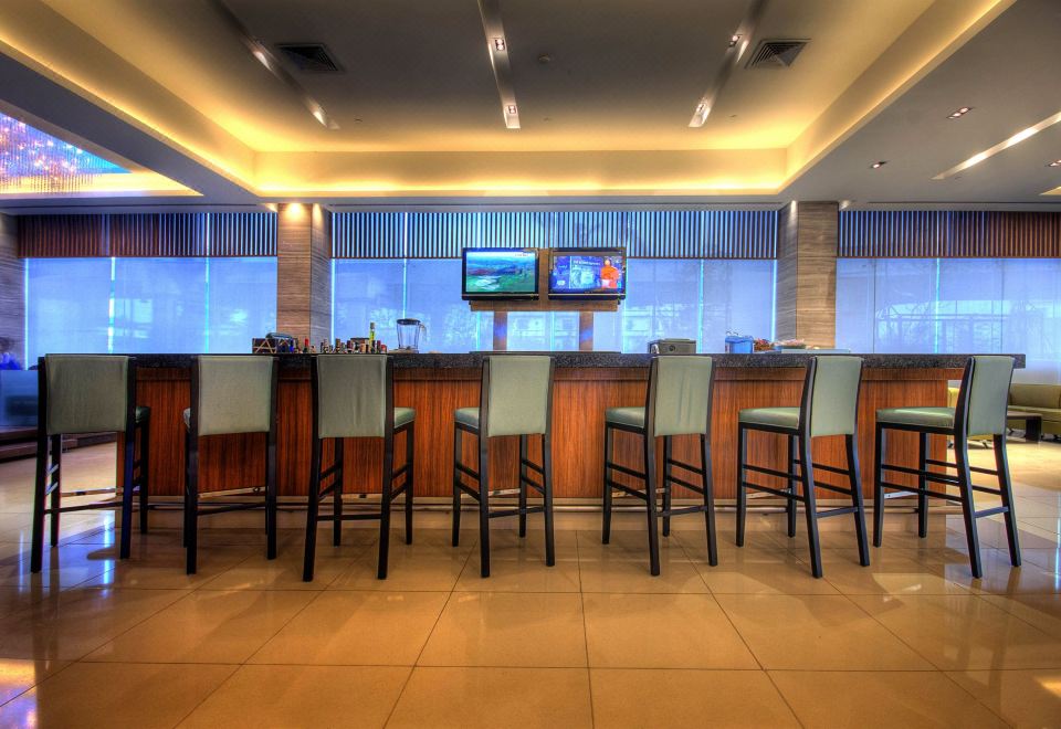 Holiday Inn Express Manila Newport World Resorts