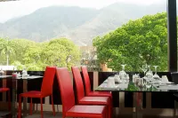 Altamira Village Hotel & Suites Hotels in Карабальеда