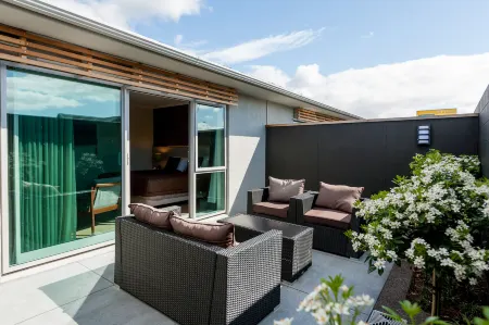 The Strand Отели рядом с достопримечательностью «Те-Рева-Рева»