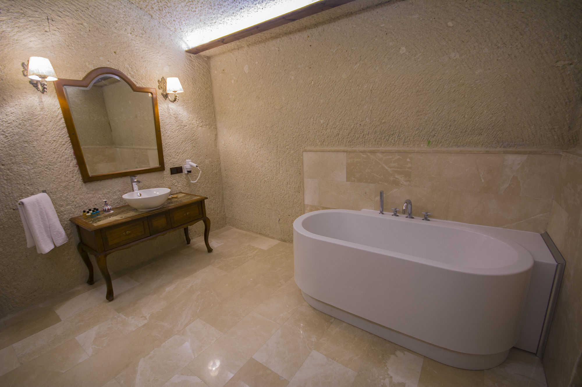 Artemis Cave Suites