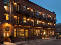 16 Bay View Hotels in Knox County