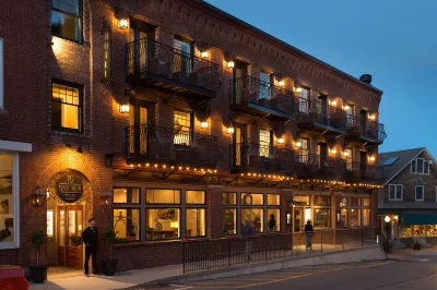 16 Bay View Hotels near The Camden Public Library