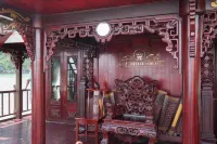 Royal Palace Cruise Hotels in Tuần Châu