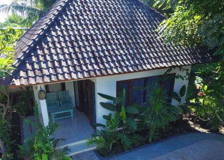 Kalua Boutique Bungalows Отели рядом с достопримечательностью «Gili Trawangan Turtle Hatchery»