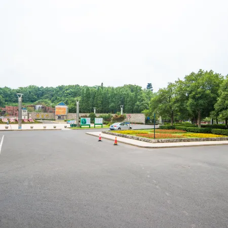 Ibis Hotel (Yixing Longbeishan Forest Park)