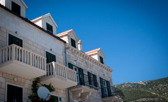 Luxury Seaside Apartments