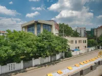 Elan Hotel (Nanjing Zhongshanling Scenic Area, Nanjing University of Science and Technology) Отели рядом с достопримечательностью «Дворц Мэйлин»