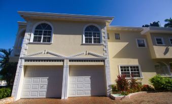 Steel Love Villa - Housity