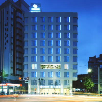 Ambience Hotel Отели рядом с достопримечательностью «Торговый центр Syntrend»