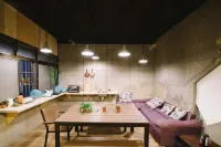 호스텔 지주