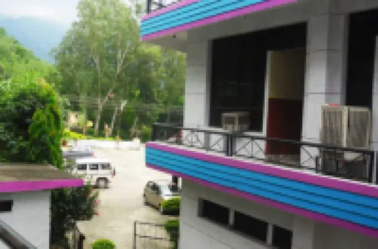 미드 웨이 투어리스트 & 리조트