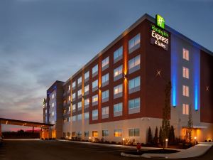 Holiday Inn Express & Suites Cincinnati North - Liberty Way