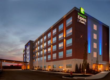 Holiday Inn Express & Suites Cincinnati North - Liberty Way