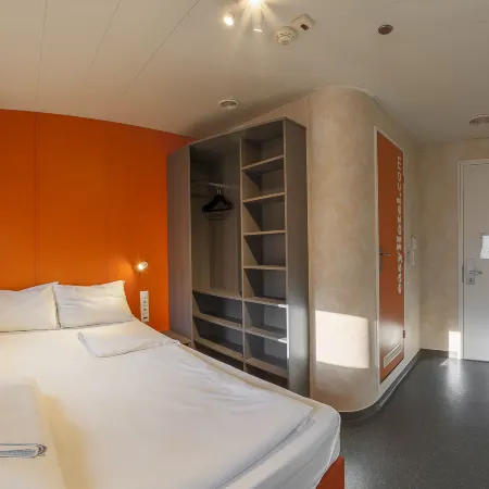 TL Hotel Budapest (EasyHotel Budapest Oktogon)