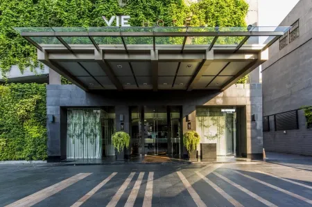 VIE Hotel Bangkok, MGallery Hotel Collection Отели рядом со станцией Бангбамру