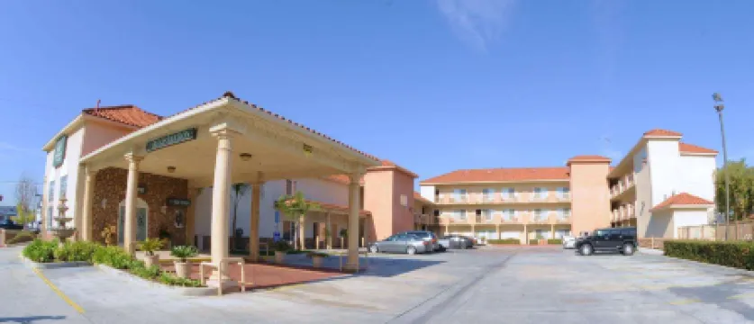 Mid City Inn & Suites Pico Rivera
