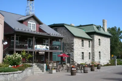Château Logue Hotel Các khách sạn ở Maniwaki