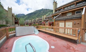 Panorama Vacation Retreat at Horsethief Lodge