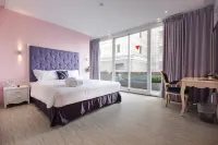 Lion King Hotel - С бассейном