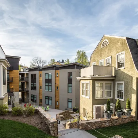 Oakhurst Inn at the University