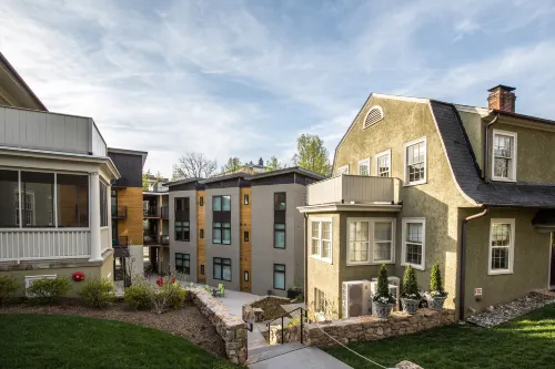 โอ๊คเฮิร์สต์อินน์ ที่มหาวิทยาลัย