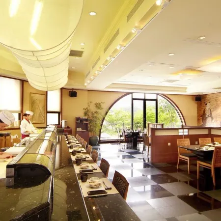 Lakeshore Hotel