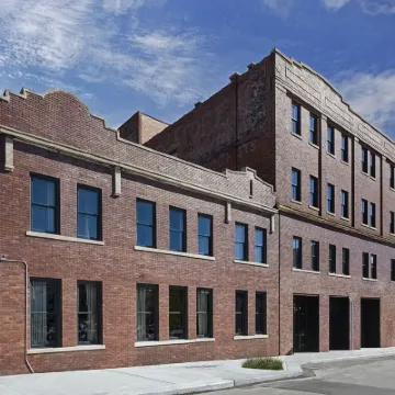 Crossroads Hotel Hotels near Hallmark Visitors Center