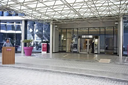 Crowne Plaza Doha - the Business Park Отели рядом с достопримечательностью «Msheireb Enrichment Centre»