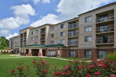 Courtyard Decatur Hotels near Hibbett Sports