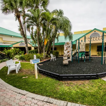 Beachside Hotel & Suites