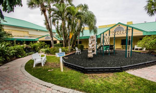Beachside Hotel & Suites