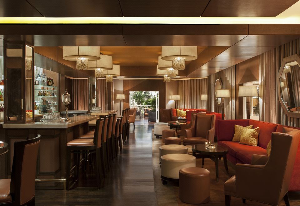 더 비벌리 힐스 호텔의 클래식하고 우아한 외관