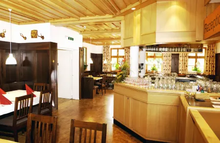 Gasthof & Metzgerei Zur Einkehr Отели рядом со станцией ERLANGEN Hauptbahnof Railway Station