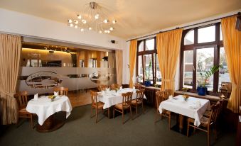 ZUR EISERNEN HAND HOTEL-RESTAURANT