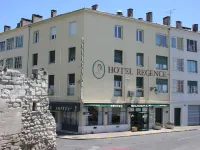Le Régence Hotel a Fourques