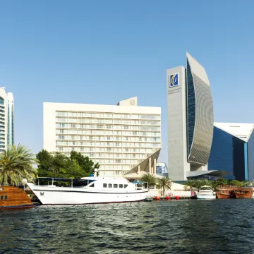 Sheraton Dubai Creek Hotel & Towers Отели рядом с достопримечательностью «Станция метро Union»