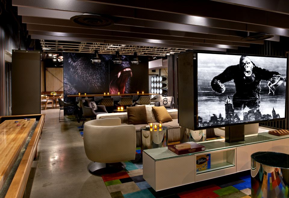 [킴프턴 호텔 팔로마의 객실 내부]