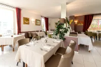 Logis Hôtel le Jabron Hotels in Charols