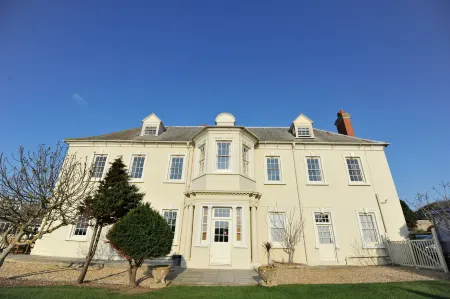 Moonfleet Manor - A Luxury Family Hotel