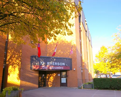 Alexandra Hotel Toronto โรงแรมใกล้พื้นที่ทางทหาร Fort York