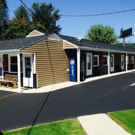 The New Lantern Motel