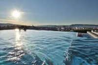 B2 Boutique Hotel + Spa - Pools