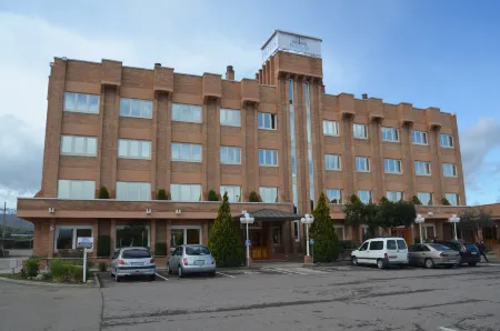 Hotel Brujas de Irues Отели в г. Тарасона и эль Монкайо