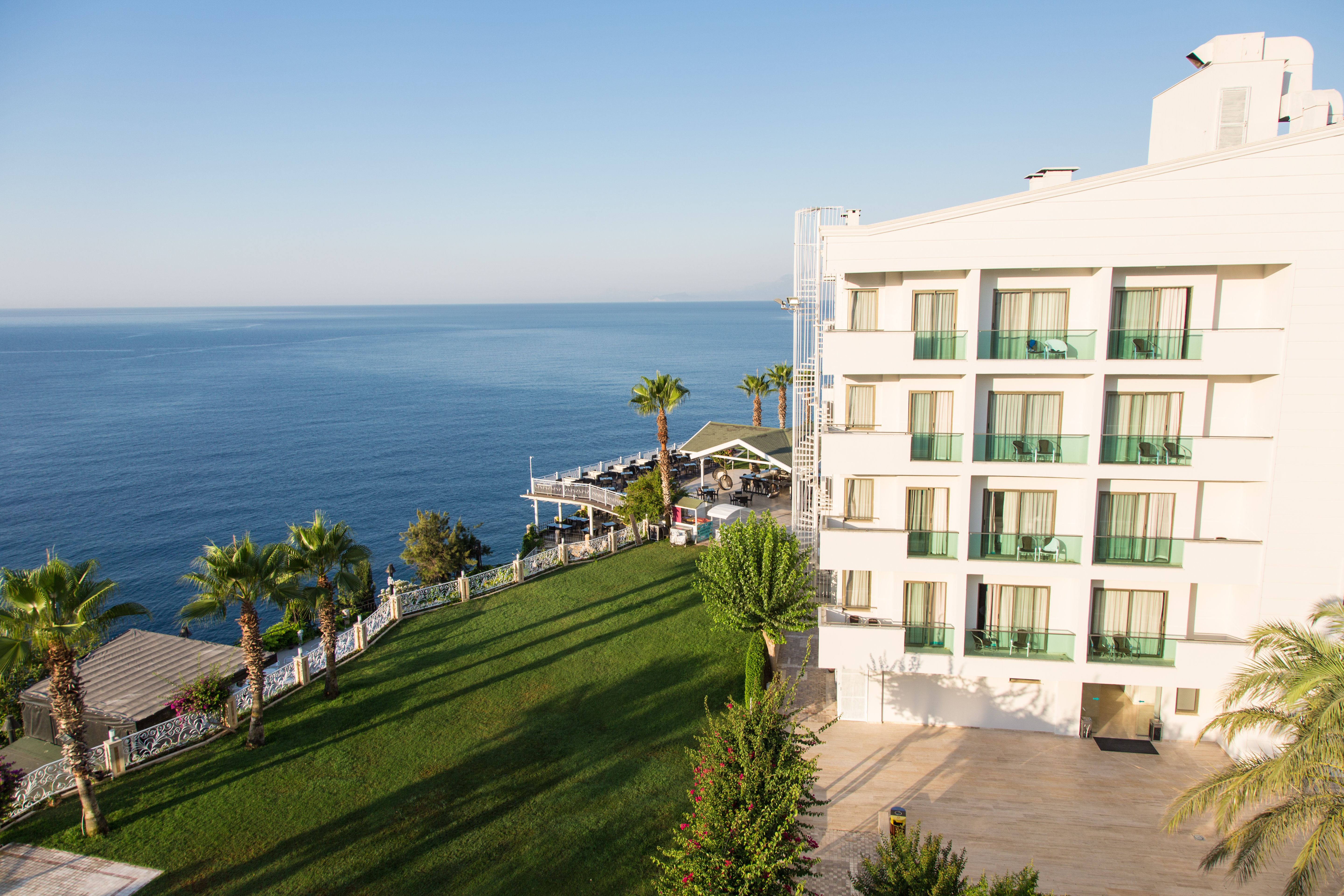 Falcon Hotel